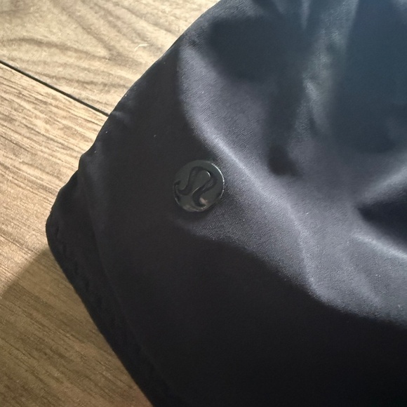Lululemon Reversible Surf Shorts | Size 4 - Picture 9 of 9